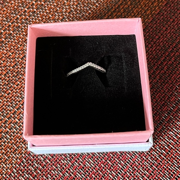 Jewelry - Pandora style Sterling silver sparkling wishbone ring
